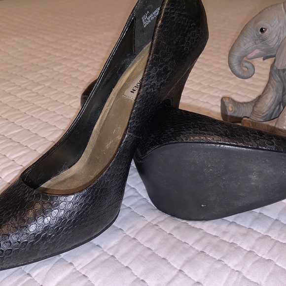 ✨2/$20✨ Classic matte texted pumps / heels | Steve Madden - Picture 7 of 10